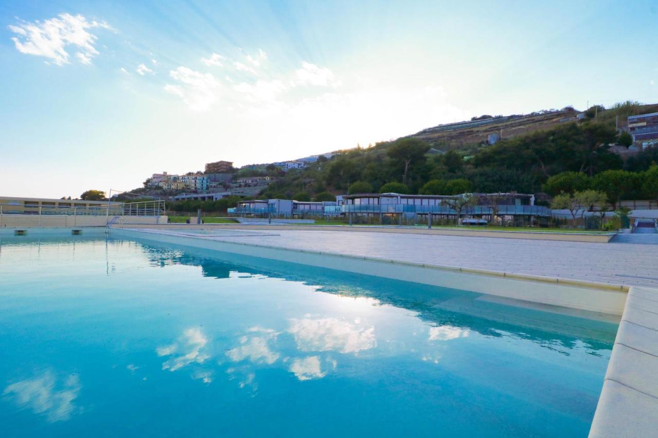 H11 Luxury 9A - Porto - Piscina - Jacuzzi Apartman Santo Stefano al Mare Kültér fotó