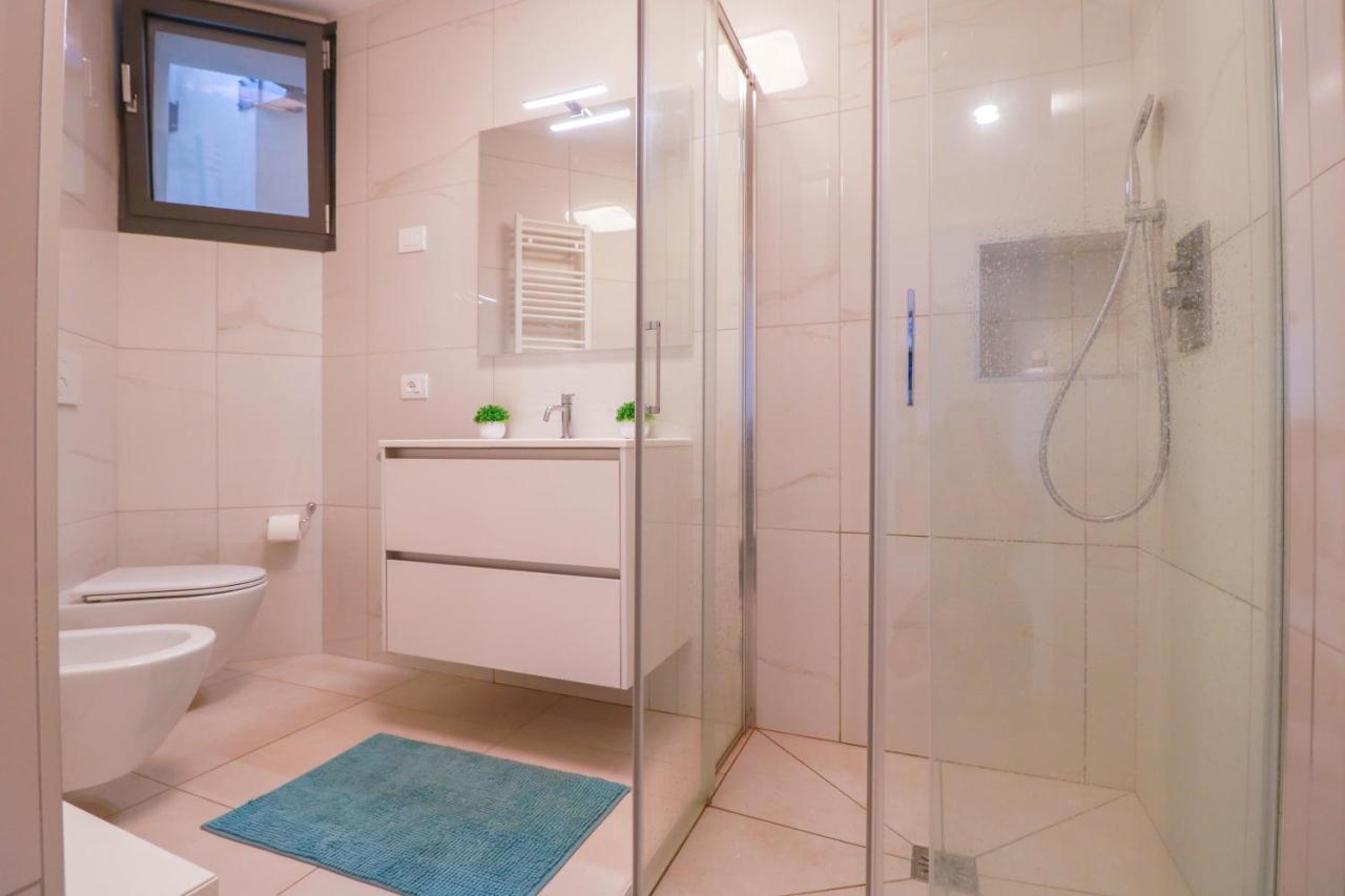 H11 Luxury 9A - Porto - Piscina - Jacuzzi Apartman Santo Stefano al Mare Kültér fotó